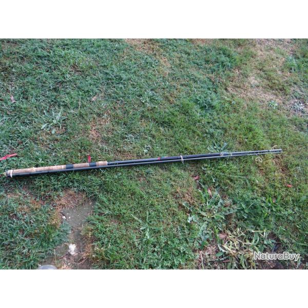 Vends canne truite au toc Garbolino, t�l�r�glabe de 4 � 6 m�tres , fil int�rieur, tr�s bon �tat.