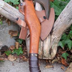 Hache De Viking Bj&ouml;rn C&ocirc;te-de-Fer Lame Acier Carbone 1055 Manche Bois Etui Cuir Fabric Artisanale