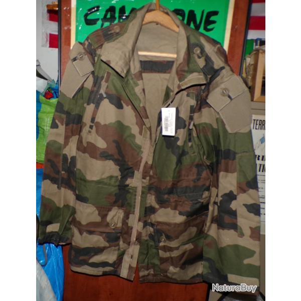 VESTE DE COMBAT MILITAIRE ZONE TEMPERE  DE L'ARMEE FRANCAISE , TOUR DE POITRINE 97/104 L SOIT EN CIV