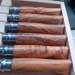 Lot de 6 Couteaux OPINEL N 8 Inox Manche en OLIVIER Veinage Prononc&eacute; dans un coffret en Bois