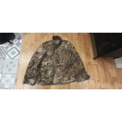 Veste et pantalon camouflage taille L, bon &eacute;tat.