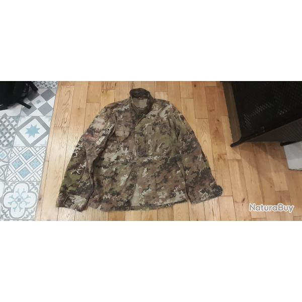 Veste et pantalon camouflage taille L, bon �tat.