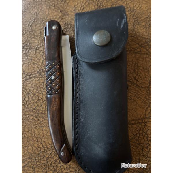 Tr�s beau laguiole d artisan plein manche bois de fer d arizona cisel� et clout�