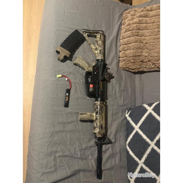 R�plique airsoft type M4 camouflage + accessoires