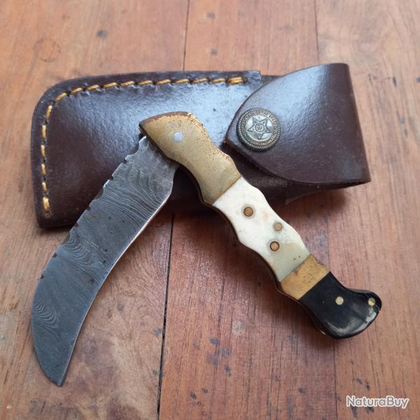 Couteau Serpette Damas Manche en Corne et Os avec �tui en cuir