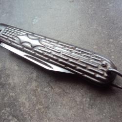 Ancien couteau pliable en mental