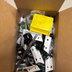 Pi&egrave;ces d&eacute;tach&eacute;es pour bricoleur super lot trouve tous aux encheres bo&icirc;te armurerie version armurerie