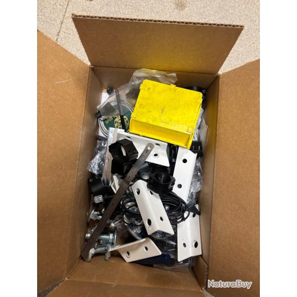 Pi�ces d�tach�es pour bricoleur super lot trouve tous aux encheres bo�te armurerie version armurerie