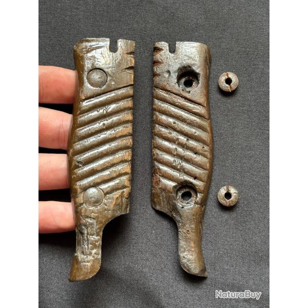 Paire de plaquette avec vis pour ba�onnette allemande 98/05 - WW1