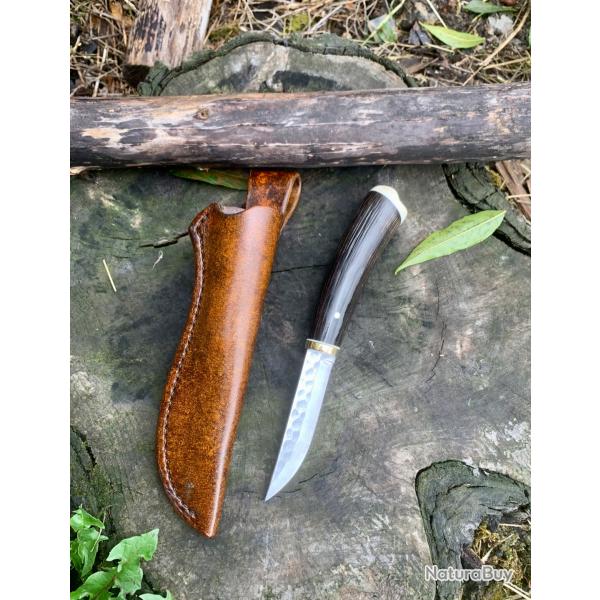 couteau de chasse d'artisan / manche en corne d'antilope et ivoire de phacoch�re / lame 80crv2