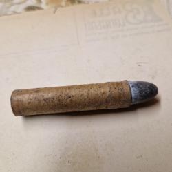 Une cartouche papier d'&eacute;poque 1863  pour fusil chassepot. Non utilisable fabfriqu&eacute;e il y 170 ans