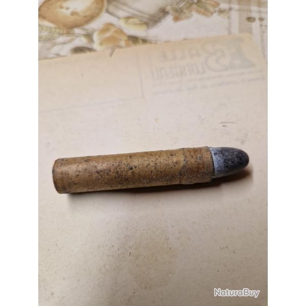 Une cartouche papier d'�poque 1863  pour fusil chassepot. Non utilisable fabfriqu�e il y 170 ans
