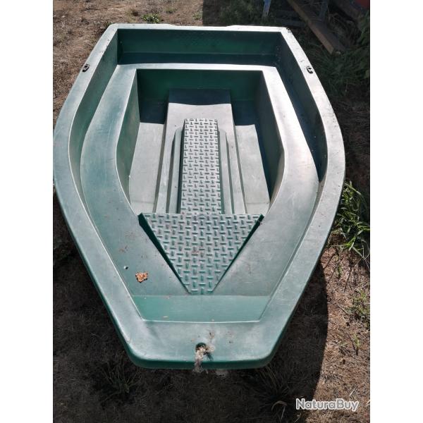 Barque de p�che / Annexe plastique rigide verte
