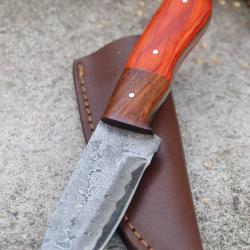 Beau Skinner Couteau Damas Lame 256 Couches Lame Drop Point Manche 2 Bois Fabr Artisanale Etui Cuir