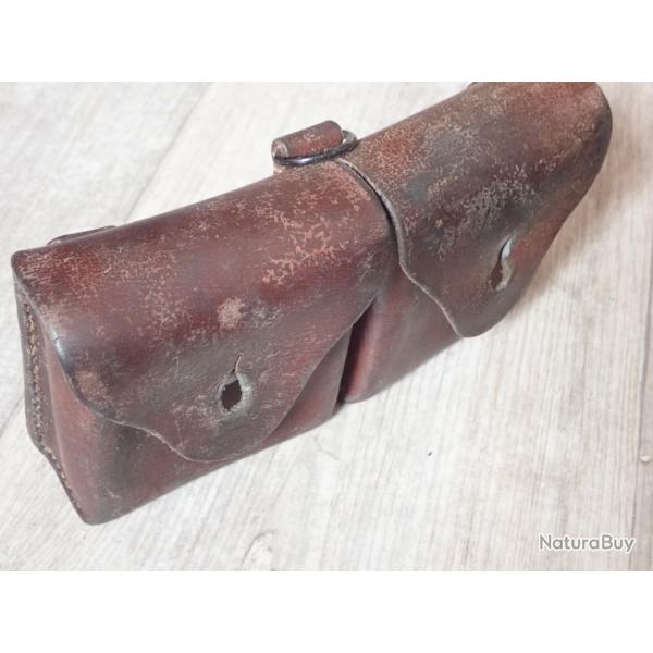 1955 - CARTOUCHIERE SUISSE pour transport de 4 clips, soit 24 cartouches.