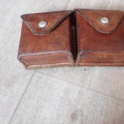 1955 - CARTOUCHIERE SUISSE pour transport de 4 clips, soit 24 cartouches. Marqu&eacute;e SILVA