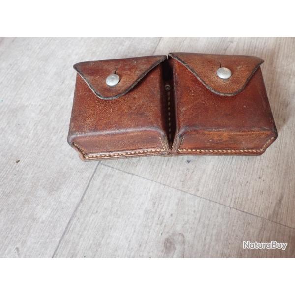 1955 - CARTOUCHIERE SUISSE pour transport de 4 clips, soit 24 cartouches. Marqu�e SILVA