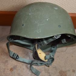 CASQUE DE PARACHUTISTE DE 1983   en tr&egrave;s bon &eacute;tat