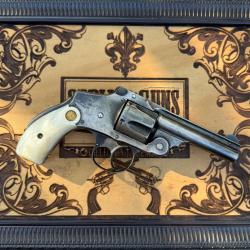 SMITH & WESSON  .38 S&W- 4TH MODEL - SAFETY HAMMERLESS - NACRE -