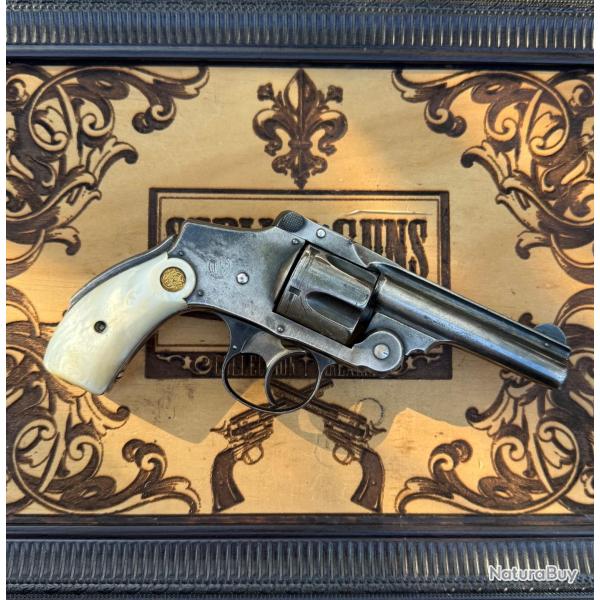 SMITH & WESSON  .38 S&W- 4TH MODEL - SAFETY HAMMERLESS - NACRE -