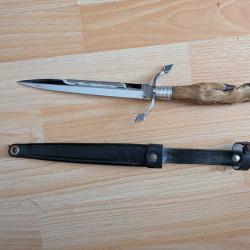 Superbe dague de chasse traditionnelle - Manche en pied de chevreuil (31 cm)