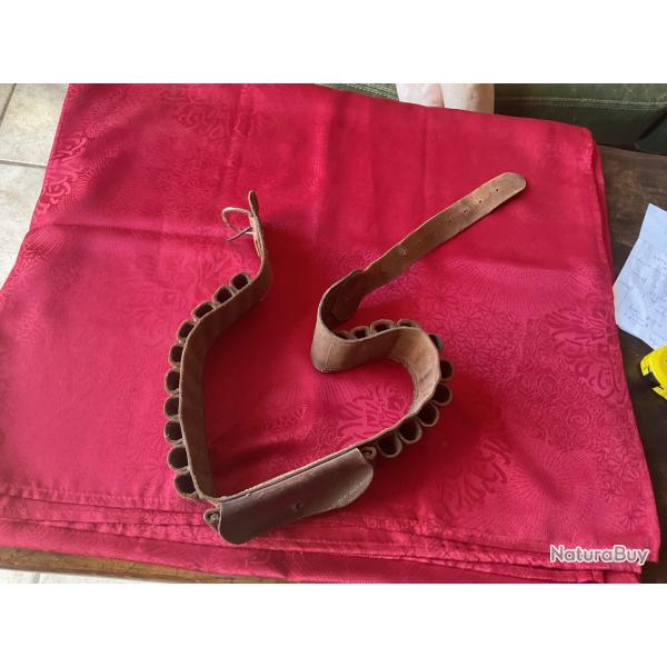 Cartouchi�re ancienne en cuir avec petite pochette, pas de prix de r�serve