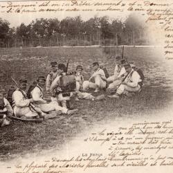 carte postale  militaria  -  PIONNIERE de 1899 TIMBRES AU DOS - une parouille  au repos