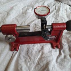 Contr&ocirc;leur de concentricit&eacute; Hornady avec comparateur � Mat&eacute;riel de rechargement