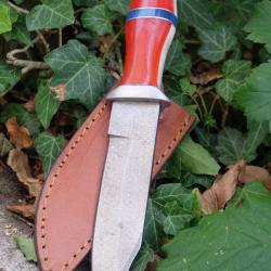 Couteau de Chasse Lame Clip Point Fa&ccedil;on Damas Manche Abs Conf&eacute;d&eacute;r&eacute; Etui Cuir Fabric Artisanale