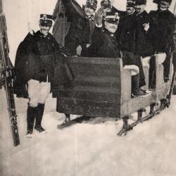 carte  postale   militaria  -   officiers italiens en traineau