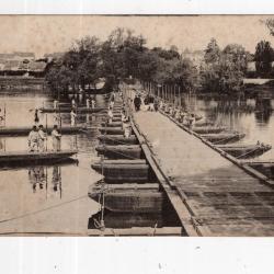 carte  postale   militaria  -   un pont de bateaux
