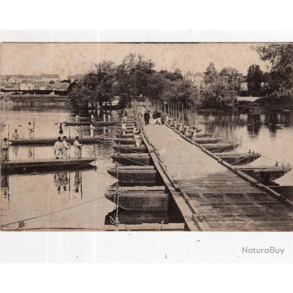 carte  postale   militaria  -   un pont de bateaux