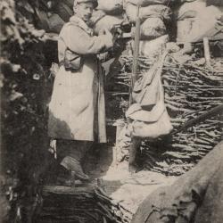 carte  postale   militaria      guetteur au cr&eacute;neau