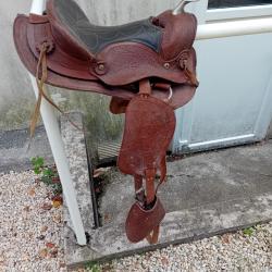 Authentique et superbe  selle western am&eacute;ricaine. Compl&egrave;te