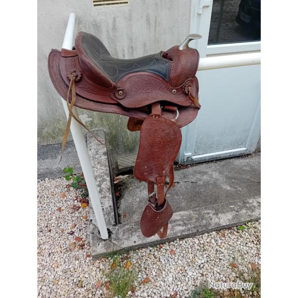 Authentique et superbe  selle western am�ricaine. Compl�te