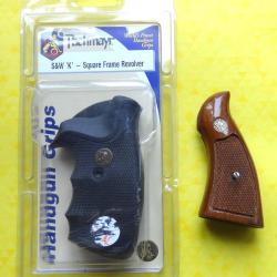 2 Poign&eacute;es pour r&eacute;volver Smith and Wesson carcasse K square butt