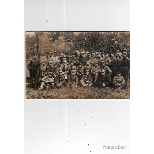 - carte postale  - militaria -  CARTE PHOTO - groupe de militaires sous bois