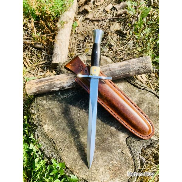 dague de chasse d'artisan / manche en �b�ne du gabon et ivoire de phacoch�re lame inox