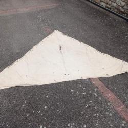 Toile de tente Indo Alg&eacute;rie triangulaire dat&eacute;e 1954