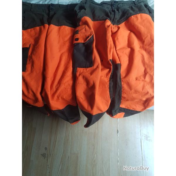 deux pantalons de traque