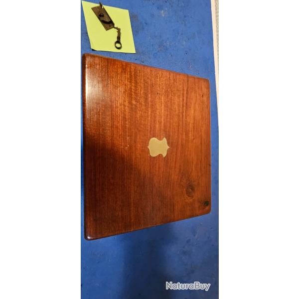 COFFRET BOIS ACAJOU AVEC BLASON LAITON