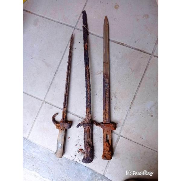 Lot de 3 baionnettes de fouille WW1 allemande et fran�aises trouv�es au m�me endroit