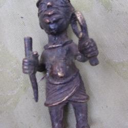 statuette guerrier africain bronze
