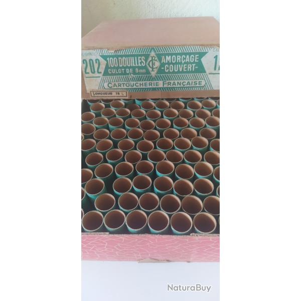 Une boite de100 douilles neuves vertes vides calibre 12 marque G�velot