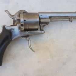 Pistolet &agrave; broche de calibre 9 mm