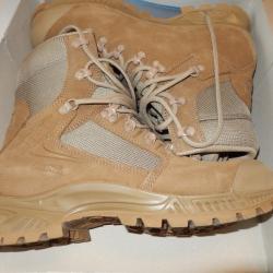 Chaussures de marche Meindl .