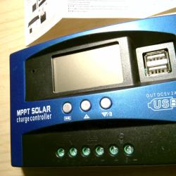CONTROLEUR DE CHARGE SOLAIRE 12/24V 100A