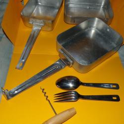 GAMELLE POUR LE REPAS DE L'ARMEE FRANCAISE DE FABRICATION FRANCAISE TOURNUS 1979 AVEC SES COUVERTS