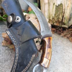 Couteau Karambit Lame Acier Damas 256 Couches Manche Bois Tigre Etui Cuir Fabrication Artisanale