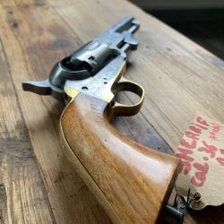 Revolvers COLT 1851 NAVY